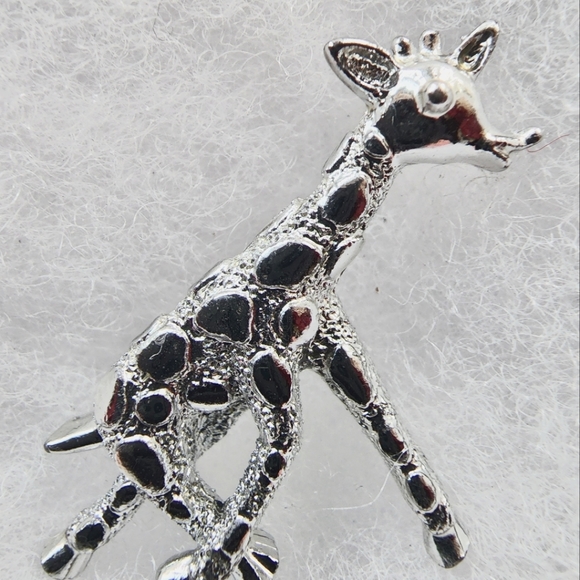 Brooch - Picture 2 of 2